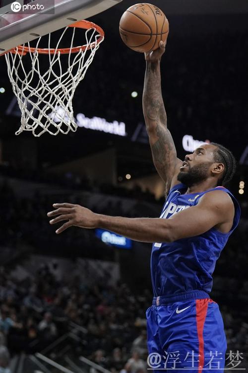 伦纳德突袭禁区腾空暴扣